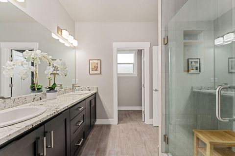 Tiny photo for 2645 Farmington Avenue, Medford, OR 97504 (MLS # 220213925)