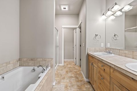 Tiny photo for 537 NW 28th Street, Redmond, OR 97756 (MLS # 220217028)