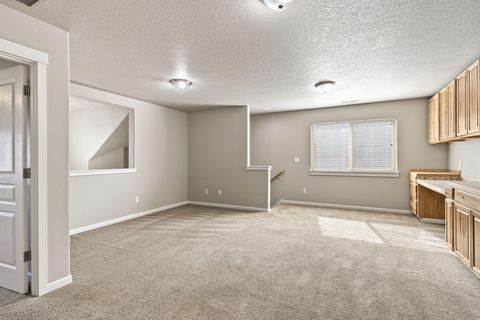 Tiny photo for 537 NW 28th Street, Redmond, OR 97756 (MLS # 220217028)