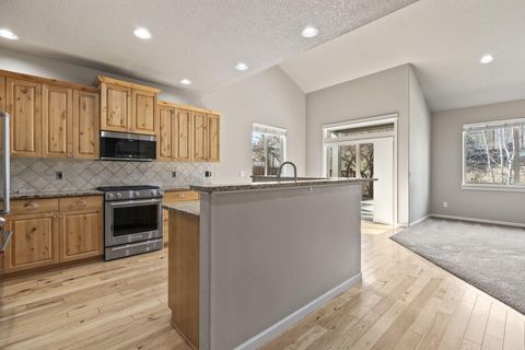 Tiny photo for 537 NW 28th Street, Redmond, OR 97756 (MLS # 220217028)