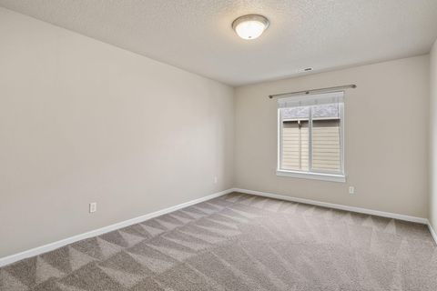 Tiny photo for 537 NW 28th Street, Redmond, OR 97756 (MLS # 220217028)