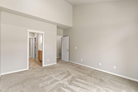 Tiny photo for 537 NW 28th Street, Redmond, OR 97756 (MLS # 220217028)