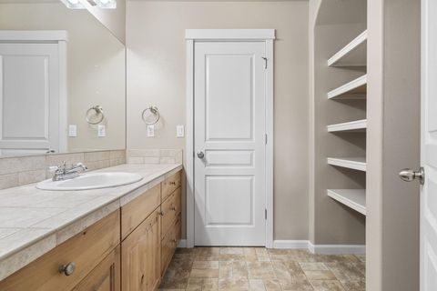 Tiny photo for 537 NW 28th Street, Redmond, OR 97756 (MLS # 220217028)