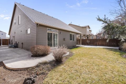 Tiny photo for 537 NW 28th Street, Redmond, OR 97756 (MLS # 220217028)