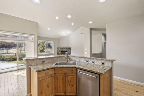 Tiny photo for 537 NW 28th Street, Redmond, OR 97756 (MLS # 220217028)