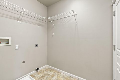 Tiny photo for 537 NW 28th Street, Redmond, OR 97756 (MLS # 220217028)