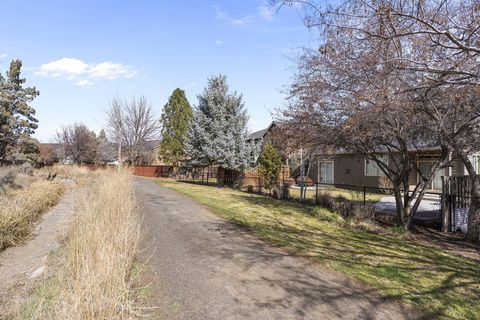 Tiny photo for 537 NW 28th Street, Redmond, OR 97756 (MLS # 220217028)