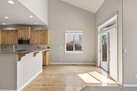 Tiny photo for 537 NW 28th Street, Redmond, OR 97756 (MLS # 220217028)