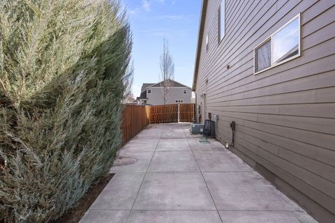 Tiny photo for 537 NW 28th Street, Redmond, OR 97756 (MLS # 220217028)