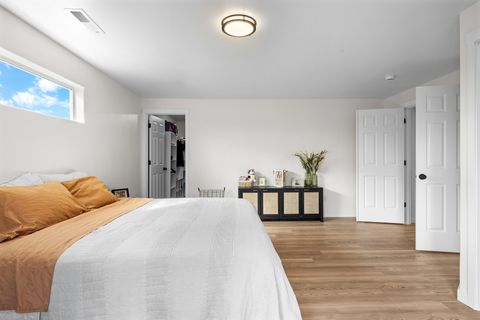 Tiny photo for 1331 NE 4th Street, Redmond, OR 97756 (MLS # 220217179)