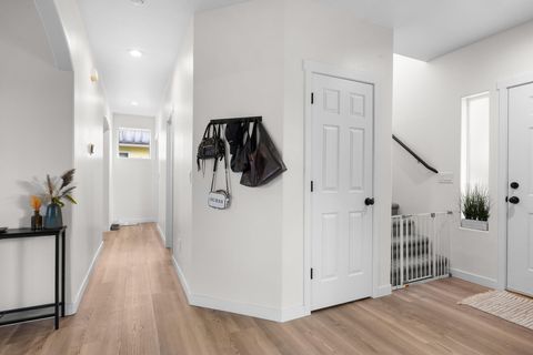 Tiny photo for 1331 NE 4th Street, Redmond, OR 97756 (MLS # 220217179)