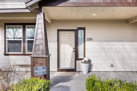 Tiny photo for 1331 NE 4th Street, Redmond, OR 97756 (MLS # 220217179)