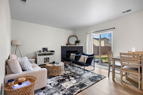 Tiny photo for 1331 NE 4th Street, Redmond, OR 97756 (MLS # 220217179)