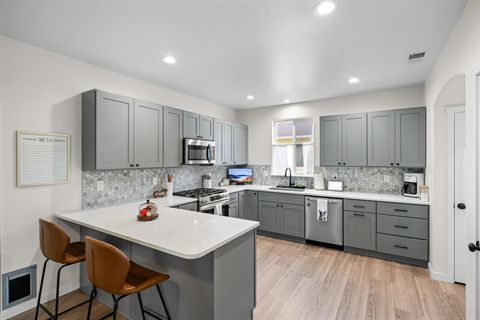 Tiny photo for 1331 NE 4th Street, Redmond, OR 97756 (MLS # 220217179)