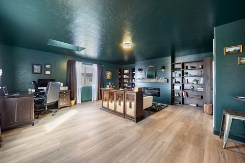 Tiny photo for 1331 NE 4th Street, Redmond, OR 97756 (MLS # 220217179)