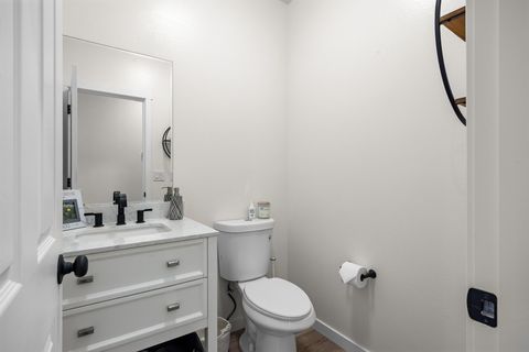 Tiny photo for 1331 NE 4th Street, Redmond, OR 97756 (MLS # 220217179)