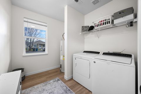 Tiny photo for 1331 NE 4th Street, Redmond, OR 97756 (MLS # 220217179)