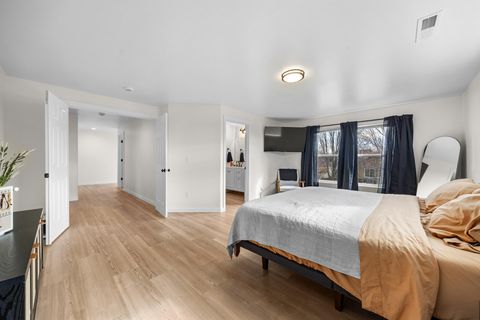 Tiny photo for 1331 NE 4th Street, Redmond, OR 97756 (MLS # 220217179)