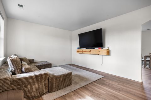 Tiny photo for 1331 NE 4th Street, Redmond, OR 97756 (MLS # 220217179)