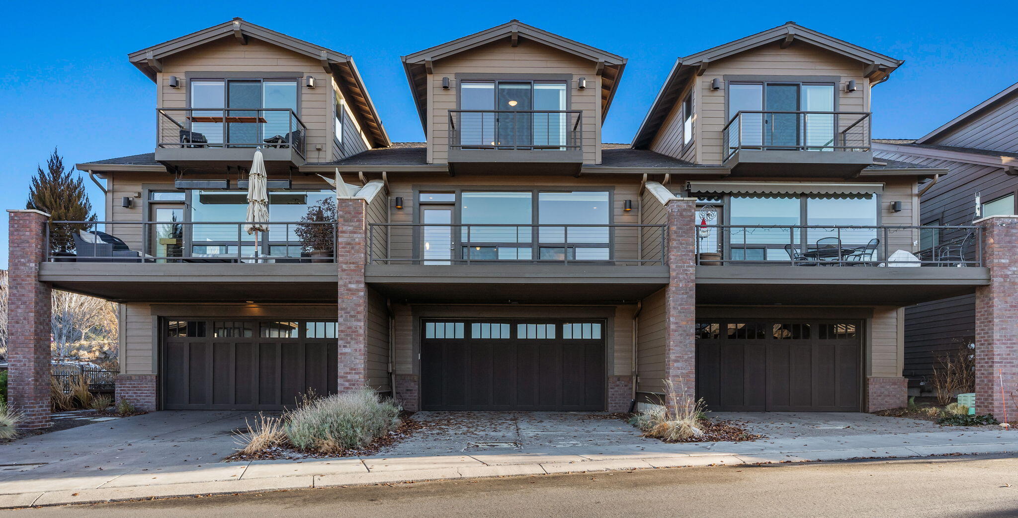 857 SW Crestline Drive
