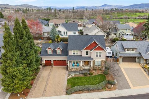 Tiny photo for 637 Oak Wood, Eagle Point, OR 97524 (MLS # 220216968)