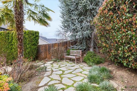 Tiny photo for 637 Oak Wood, Eagle Point, OR 97524 (MLS # 220216968)