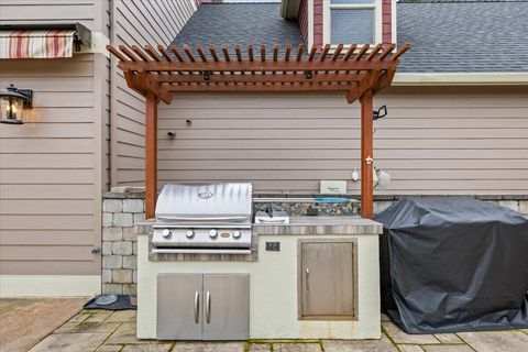 Tiny photo for 637 Oak Wood, Eagle Point, OR 97524 (MLS # 220216968)