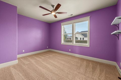 Tiny photo for 637 Oak Wood, Eagle Point, OR 97524 (MLS # 220216968)