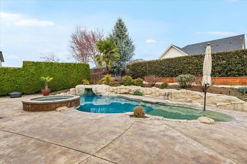 Tiny photo for 637 Oak Wood, Eagle Point, OR 97524 (MLS # 220216968)