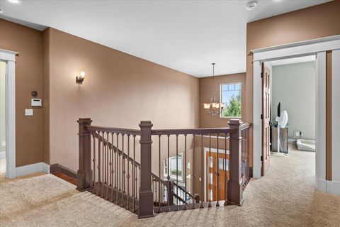 Tiny photo for 637 Oak Wood, Eagle Point, OR 97524 (MLS # 220216968)