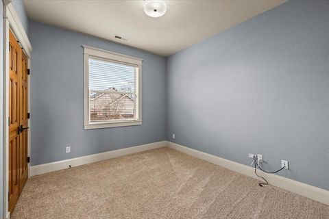 Tiny photo for 637 Oak Wood, Eagle Point, OR 97524 (MLS # 220216968)