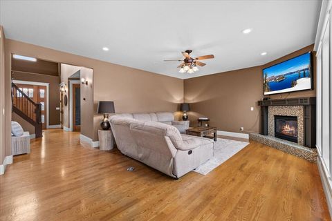 Tiny photo for 637 Oak Wood, Eagle Point, OR 97524 (MLS # 220216968)