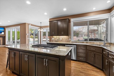 Tiny photo for 637 Oak Wood, Eagle Point, OR 97524 (MLS # 220216968)