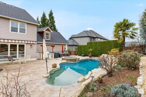 Tiny photo for 637 Oak Wood, Eagle Point, OR 97524 (MLS # 220216968)