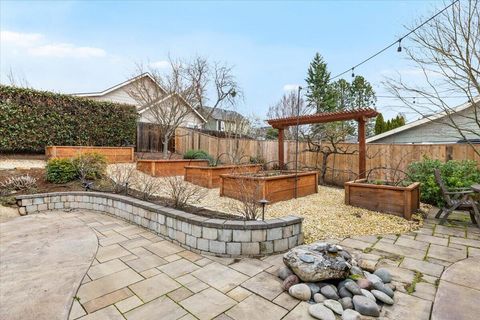 Tiny photo for 637 Oak Wood, Eagle Point, OR 97524 (MLS # 220216968)