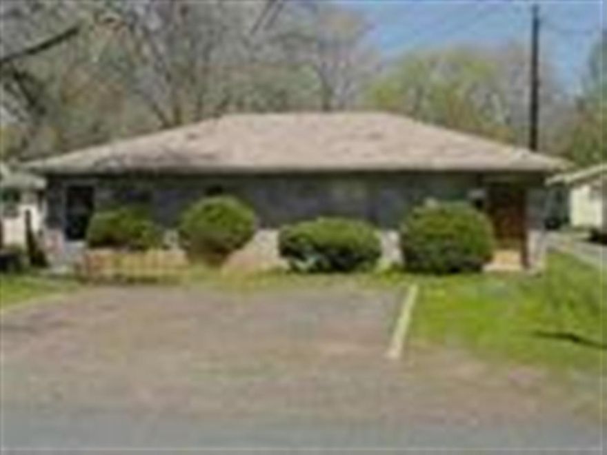 Inexpensive South Suburban Duplex. Utilities Are Only Paid For One Unit. Big Back Yard.