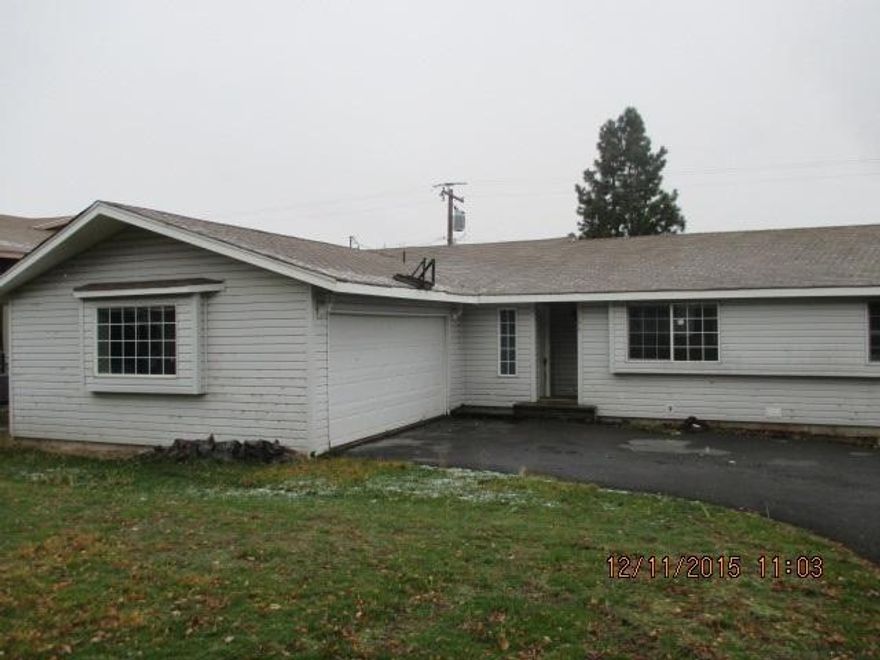 There Is Room To Spread Out In This 3br/2ba Home With Over 1,550 Sq.Ft. Of Comfortable Living Space. Great Location Near Hospital, Oit And Public Transportation. Attached 2-car Garage, Deck, Fenced Back Yard With A Gradual Sloping Lot.Employees Of Bank Of America Or Its Affiliates Or Subsidiaries Are Strictly Prohibited From Directly Or Indirectly Purchasing Any Property Owned By Bank Of America. All Offers Must Be Submitted By The Buyer S Agent Using The Online Offer Management System. Access The System Via The Link Below. A Technology Fee Will Apply To The Buyer S Agent Upon Consummation Of A Sale.. Offer Link To Property: Www.Spsreo.Com/?c=8nsh