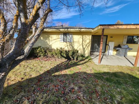 Tiny photo for 6908 Verda Vista Place, Klamath Falls, OR 97603 (MLS # 220213978)