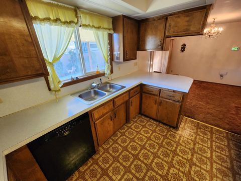 Tiny photo for 6908 Verda Vista Place, Klamath Falls, OR 97603 (MLS # 220213978)