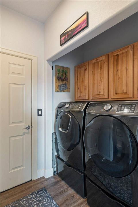 Tiny photo for 1622 NW Rimrock Court, Redmond, OR 97756 (MLS # 220219370)