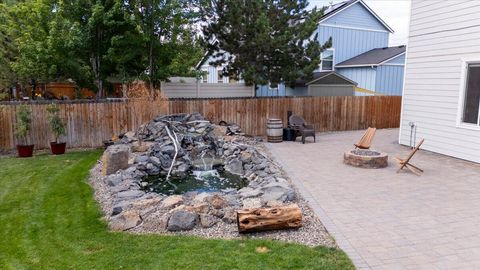 Tiny photo for 1622 NW Rimrock Court, Redmond, OR 97756 (MLS # 220219370)