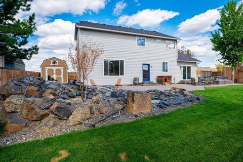 Tiny photo for 1622 NW Rimrock Court, Redmond, OR 97756 (MLS # 220219370)