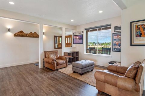 Tiny photo for 1622 NW Rimrock Court, Redmond, OR 97756 (MLS # 220219370)