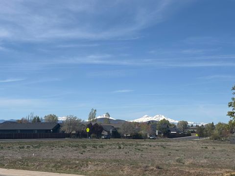Tiny photo for 1622 NW Rimrock Court, Redmond, OR 97756 (MLS # 220219370)