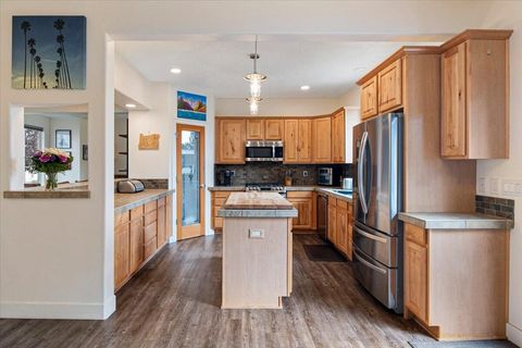 Tiny photo for 1622 NW Rimrock Court, Redmond, OR 97756 (MLS # 220219370)