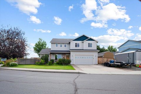 Photo of 1622 NW Rimrock Court, Redmond, OR 97756 (MLS # 220219370)