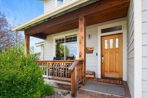 Tiny photo for 1622 NW Rimrock Court, Redmond, OR 97756 (MLS # 220219370)
