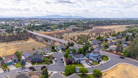 Tiny photo for 1622 NW Rimrock Court, Redmond, OR 97756 (MLS # 220219370)