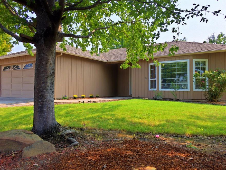 So much for so little. Looking for the best home for under $240,000? You got it! (the virtual tour is a Walk-thru Video of the house) Southwest Medford, great neighborhood.Close to Jacksonville and Ashland. Griffin Creek Elem school, 3 brm, 2 bath, covered back patio with great sized yard for the pup or little ones. Sprinklers in front and back for easy care. Two car attached garage plus RV/ boat or toys parking. Plus a tool shed. This one is move-in ready with nothing to do but enjoy!