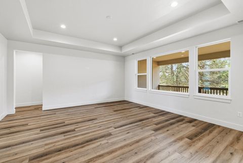 Tiny photo for 1092 Timber Ridge Loop, Klamath Falls, OR 97601 (MLS # 220215636)